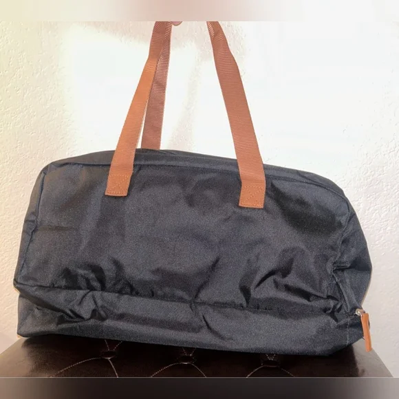 Black and tan travel bag - Picture 4 of 12